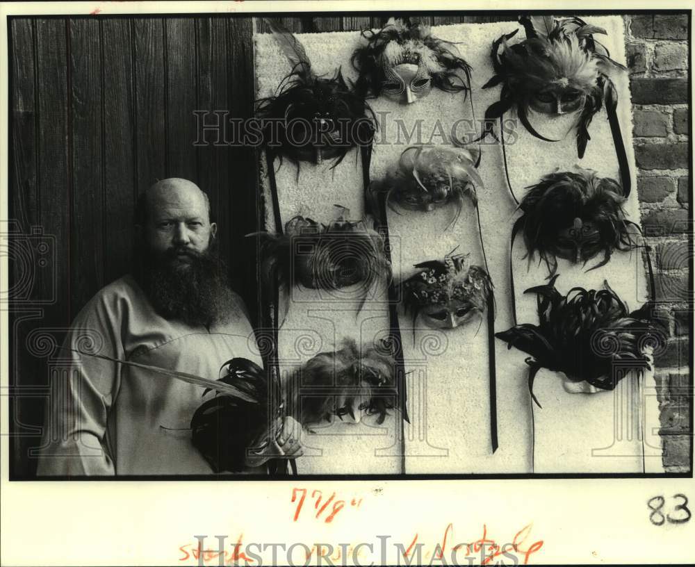 1982 Press Photo Mike Stark, Mask Maker for Mardi Gras in New Orleans