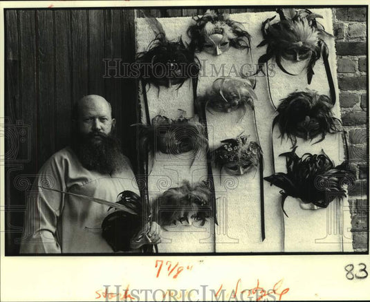 1982 Press Photo Mike Stark, Mask Maker for Mardi Gras in New Orleans