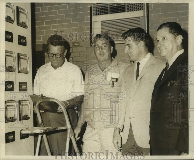 Load image into Gallery viewer, 1968 Press Photo Water Purification Plant Tour, Carrollton, New Orleans
