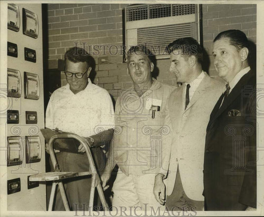 1968 Press Photo Water Purification Plant Tour, Carrollton, New Orleans