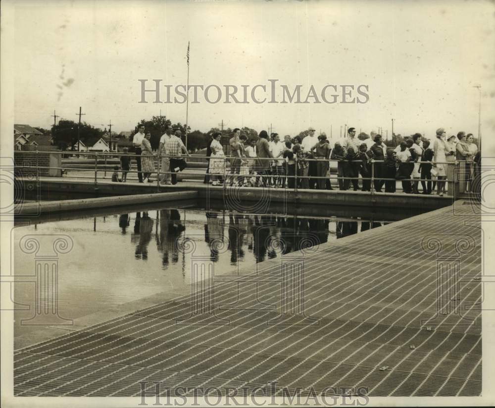 1968 Press Photo Tour of New Orleans Water Board Water Purification Plant