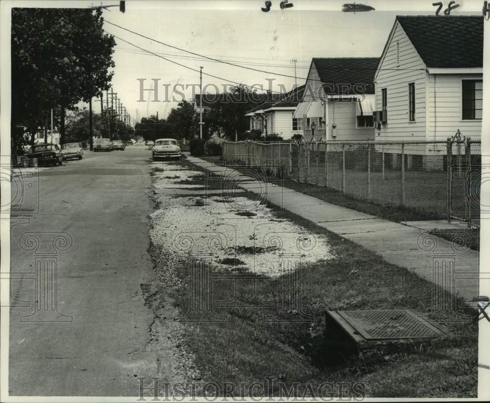 1967 Press Photo Flooded Road in New Orleans, Louisiana - noc12226