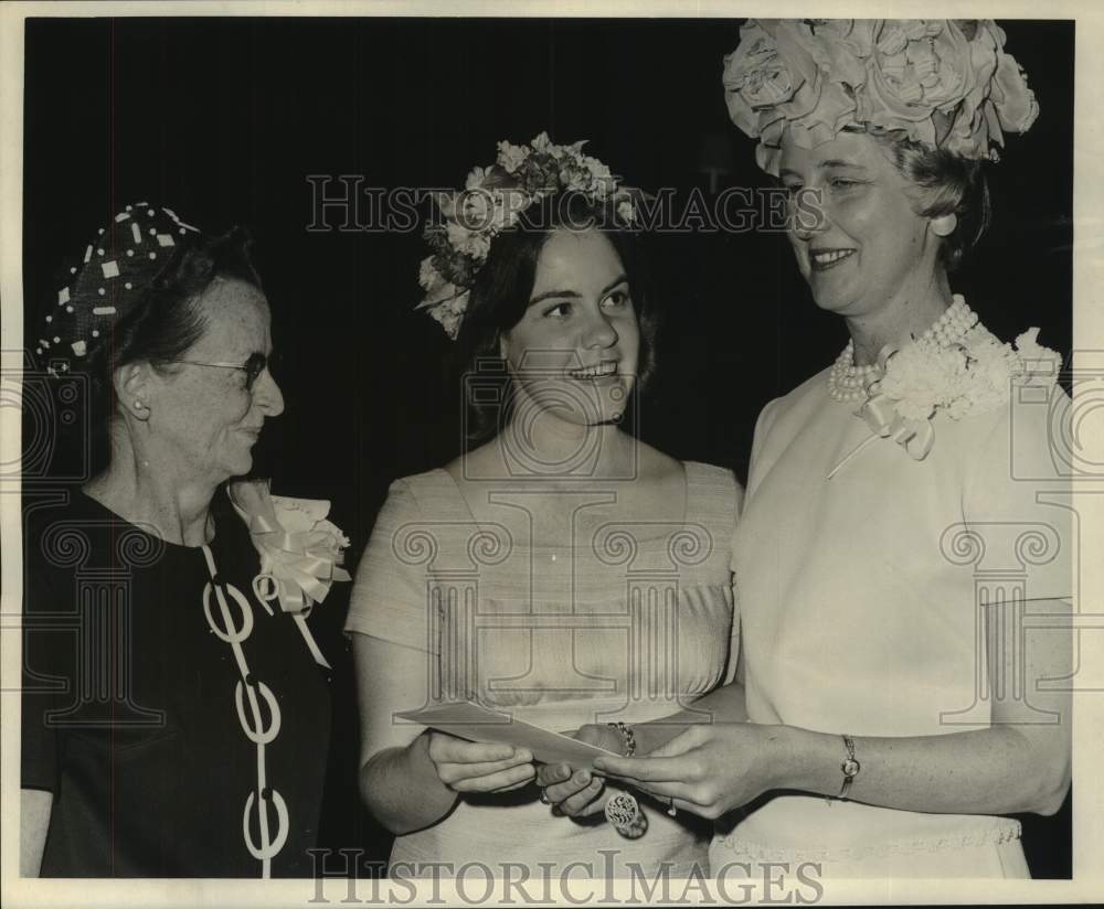 1967 Press Photo Bessie Lewis, Cheryl Naquin, and Mrs. Gerry Mott, Accountants