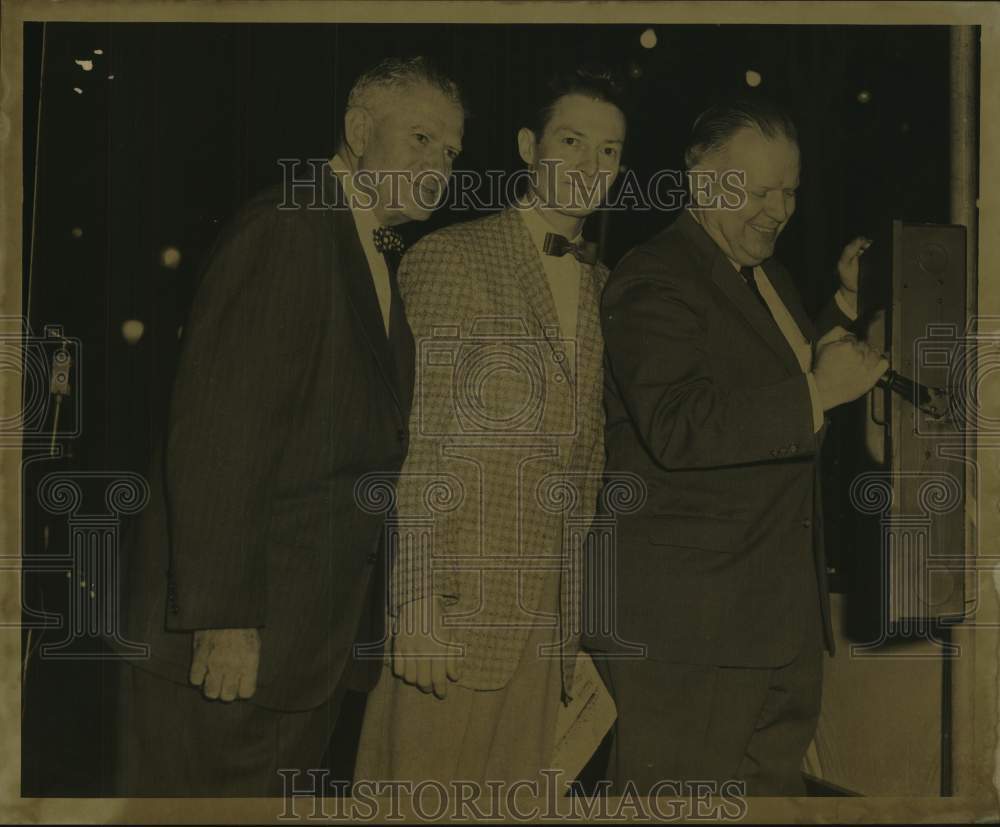 1959 Press Photo Hix Bramblett, Frank Pratinni, Glenn P. Clasen Throw the Lights- Historic Images