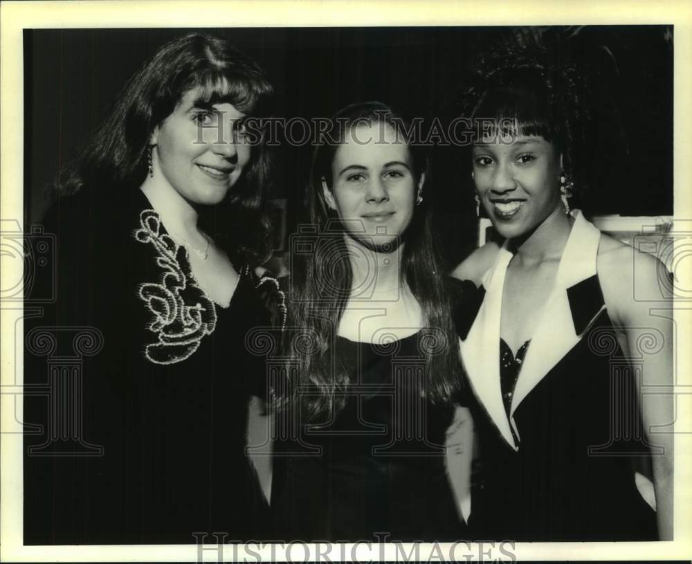 1994 Press Photo Lisa Powers, Helen Bouzon &amp; Ashley Reese Celebrate Sweet 16- Historic Images