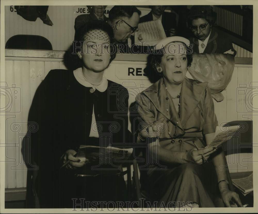 1957 Press Photo Mrs. Marshall Powell and Mrs. C. O. Stilwell - noc12462