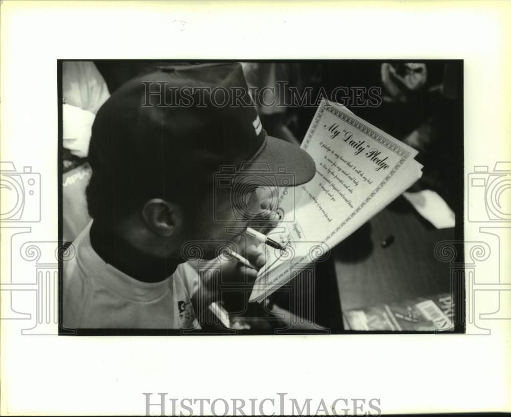 1995 Press Photo Victor R. Powell, Writer of Song "Choices" - noc12593