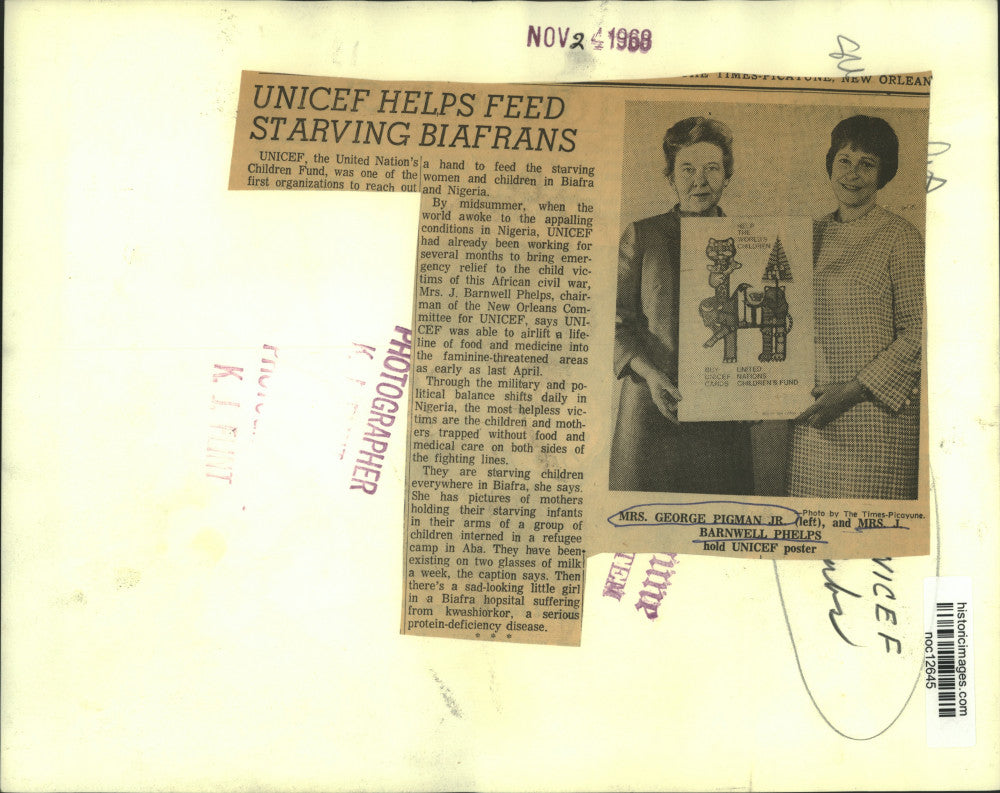 1968 Press Photo Mrs. George Pigman, Mrs. J. Phelps hold UNICEF poster