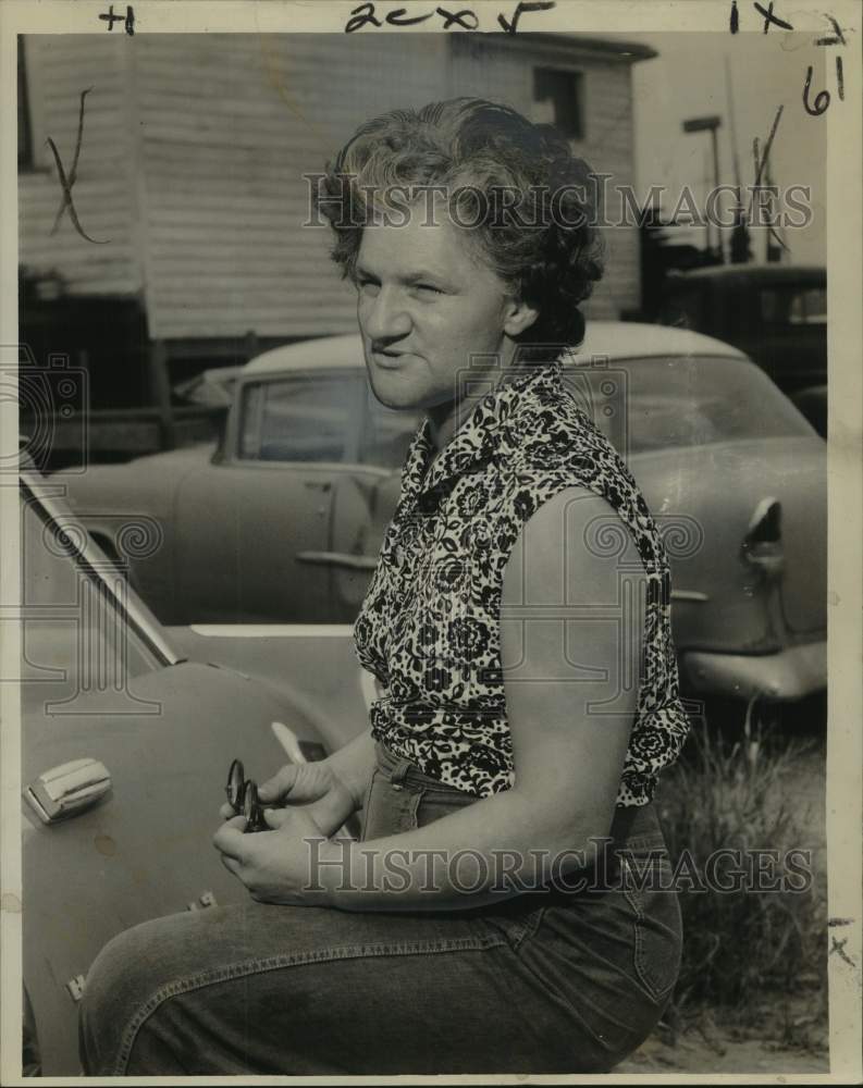1960 Press Photo Mrs. Ivor Merle by her car in Shell Beach, Louisiana