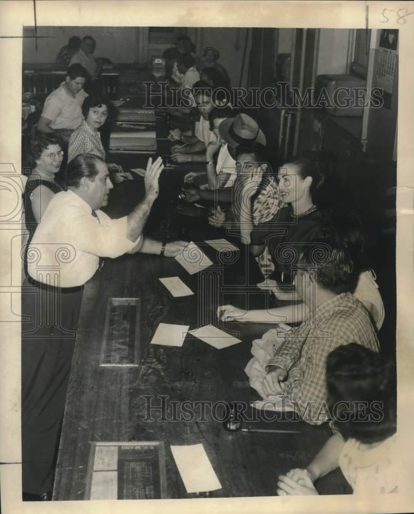 1956 Press Photo Citizens Register as Qualified Voters at Office of Registrar- Historic Images