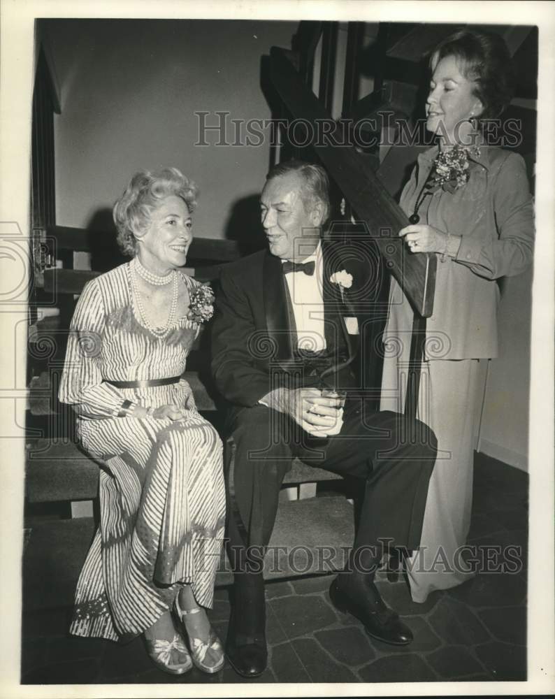 1973 Press Photo New Orleans Governor&#39;s Ball - Mrs. James Reily Jr. and Guests- Historic Images