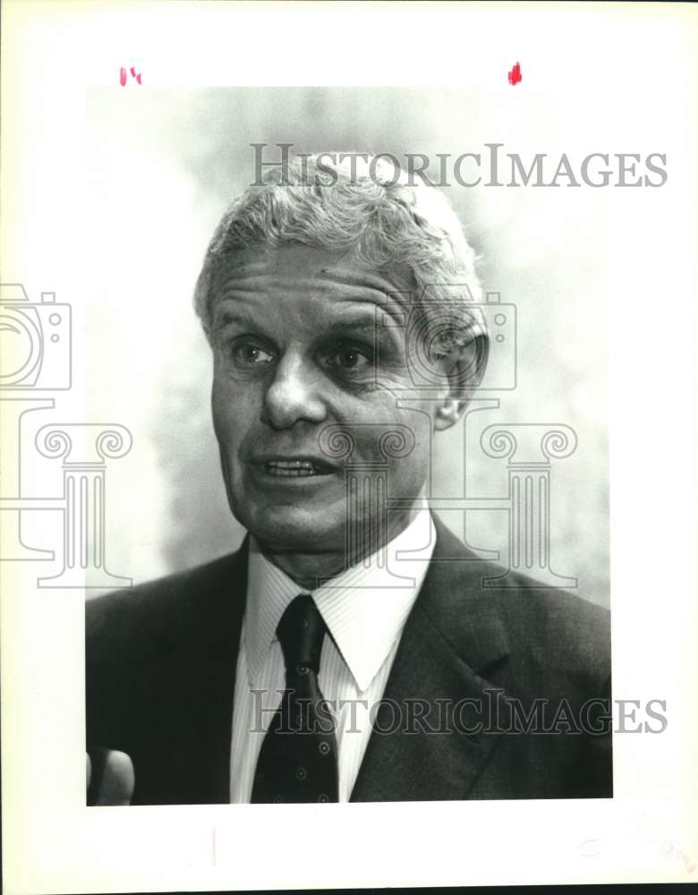 1992 Press Photo Ned Regan, New York State Controller, Speaks at Meeting- Historic Images