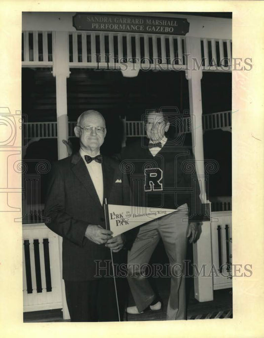 1992 Press Photo J. Gordon Reische & Dick King at New Orleans' Lark in the Park- Historic Images