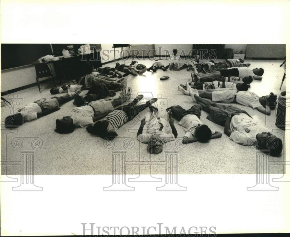 1990 Press Photo Students and Speech Therapists Relax Before Going Back to Work- Historic Images