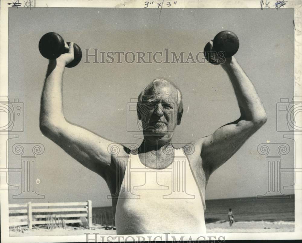 1975 Press Photo Octogenarian Harold Reilly, Physical Therapist, In Good Shape- Historic Images