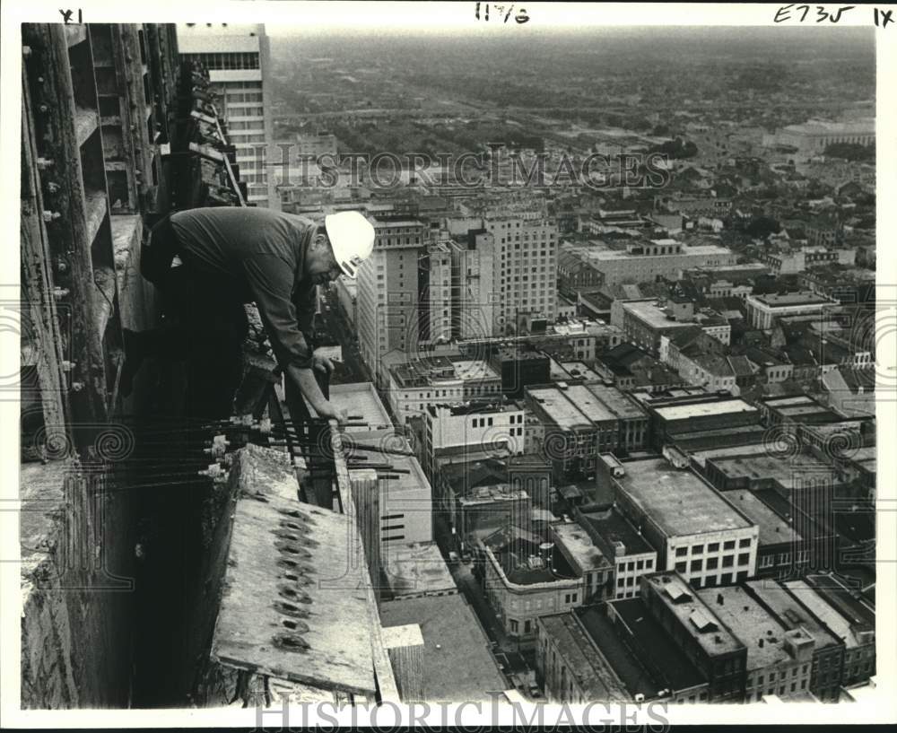 1979 Press Photo J. T Remel at construction site in Louisiana - Historic Images