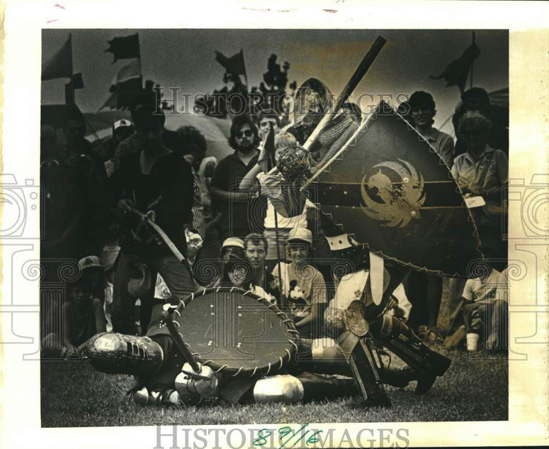 Load image into Gallery viewer, 1986 Press Photo Performing knights at Louisiana Renaissance Festival

