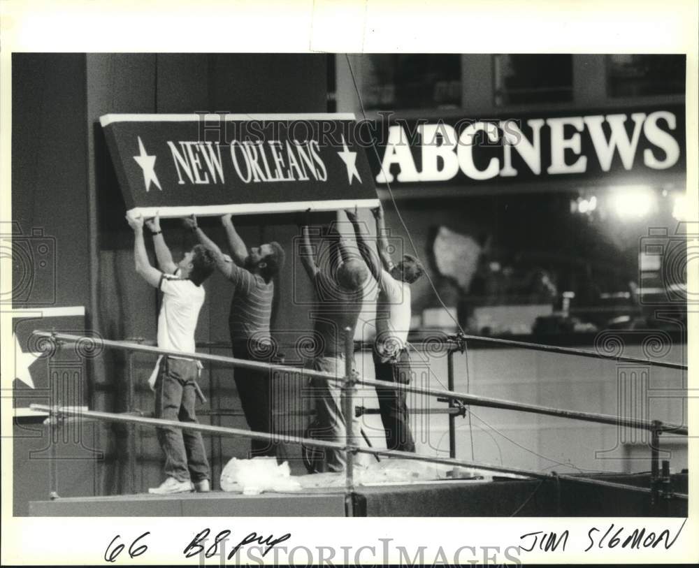 1988 Press Photo Dome Workers Lift Huge New Orleans Sign at GOP Convention- Historic Images