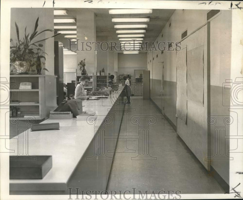 Load image into Gallery viewer, 1967 Press Photo Voter registration office at City Hall in Louisiana

