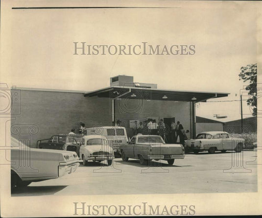 1965 Press Photo Voter registration applicants at Buras, Louisiana, post office