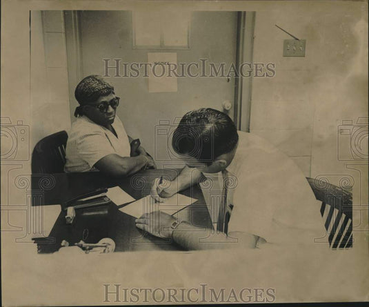 1965 Press Photo Voter registration clerk helps woman apply in Louisiana