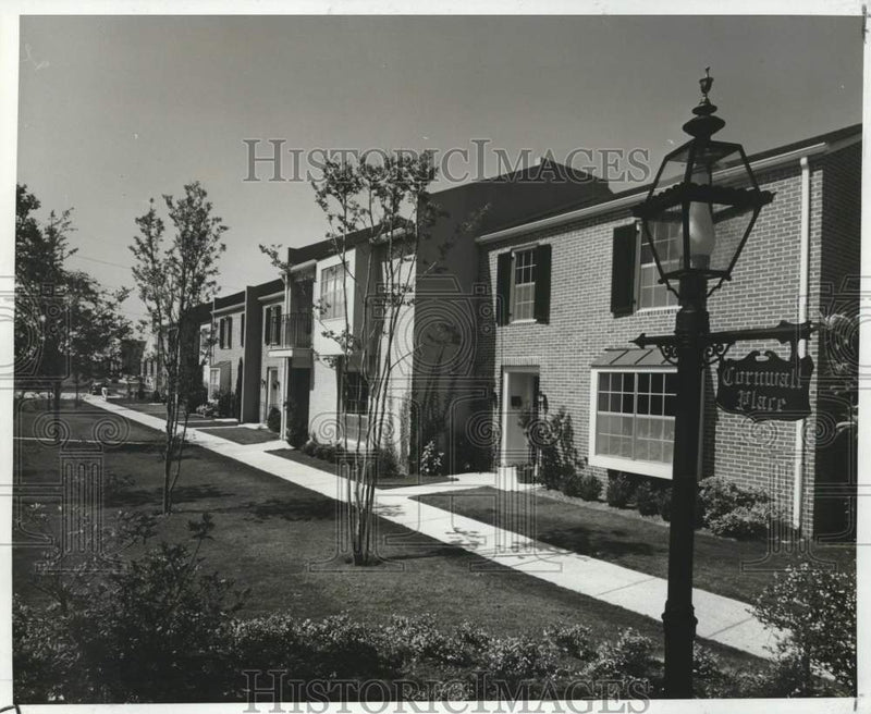 Load image into Gallery viewer, 1968 Press Photo Regency Park Townhouses, Not Just Housing, It's a Community
