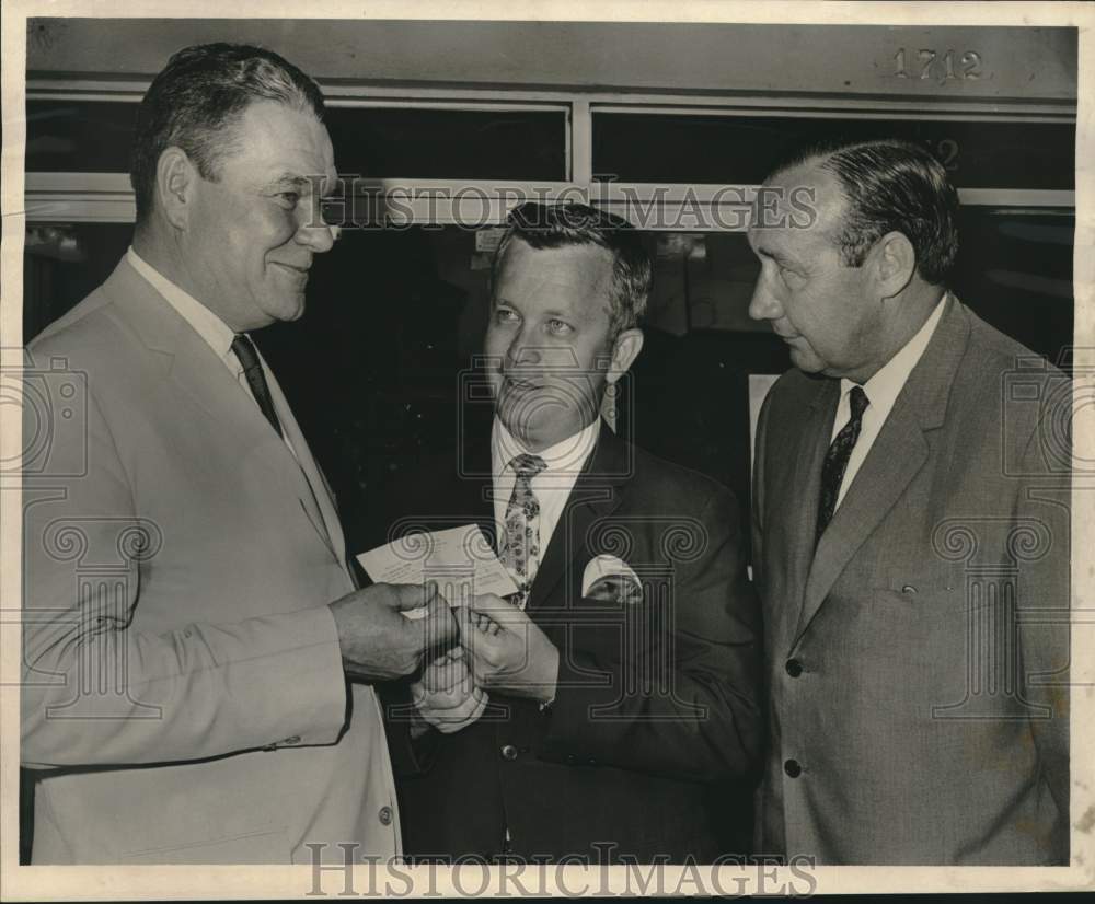 1967 Press Photo Attendees at dedication ceremony of Goodwill in Louisiana