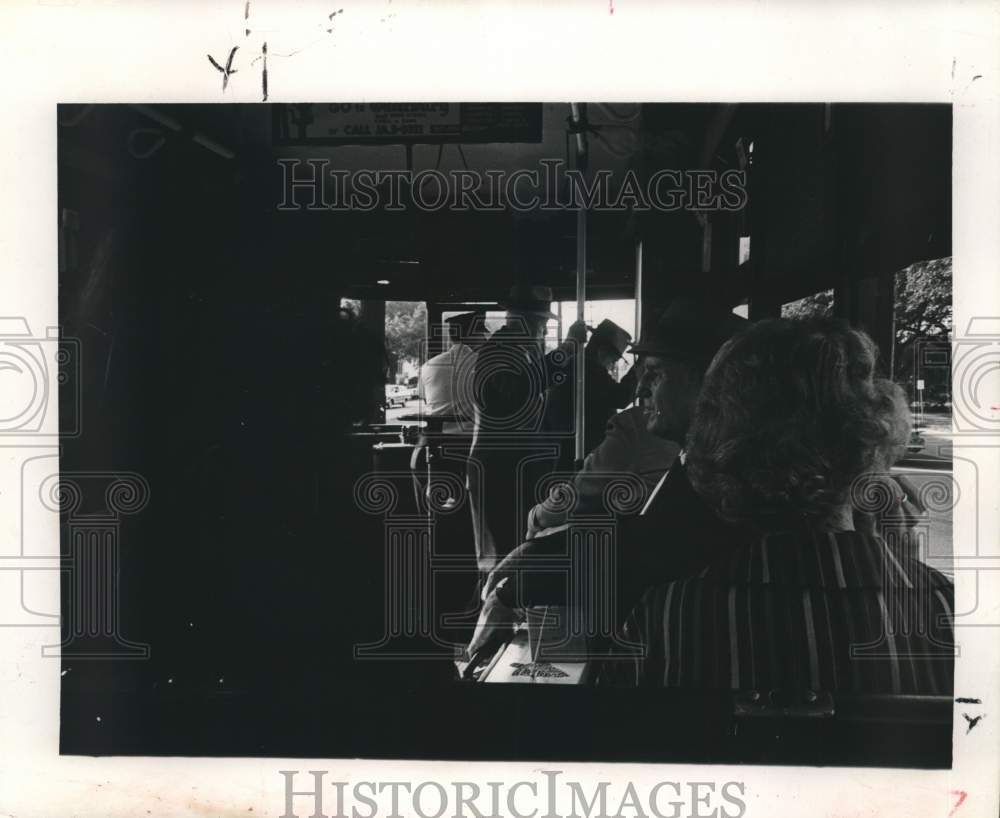 1976 Press Photo Riders on a New Orleans streetcar - noc14059