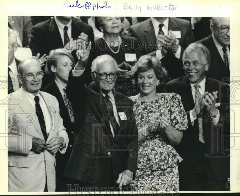 Load image into Gallery viewer, 1988 Press Photo Delegates at Republican National Convention at the Superdome
