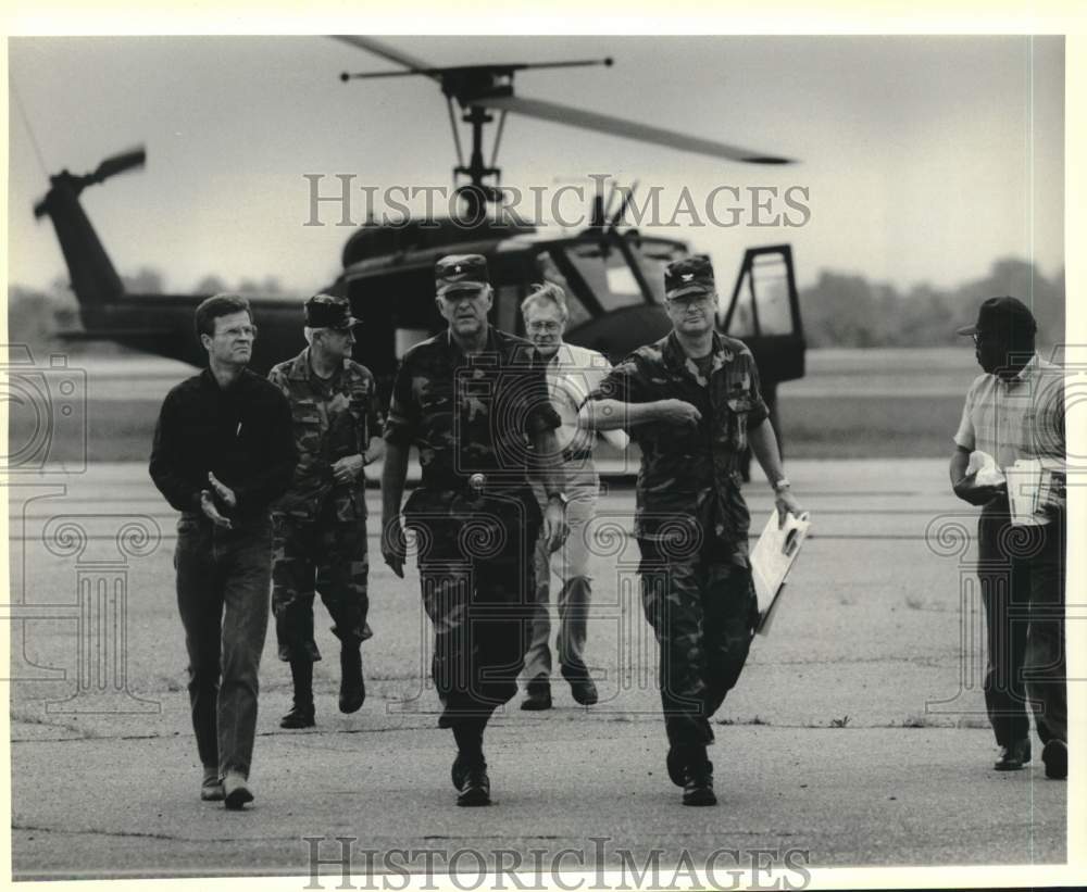 1990 Press Photo Governor Buddy Roemer Leaves Helicopter After Viewing Flood- Historic Images