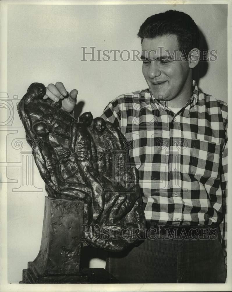 1966 Press Photo Sculptor Richard Rosenblum with One of His Statues - noc14437