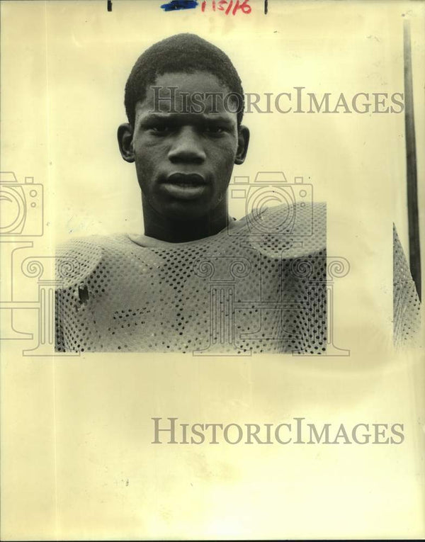 1985 Press Photo Football player Tony Riley in Buras, Louisiana ...
