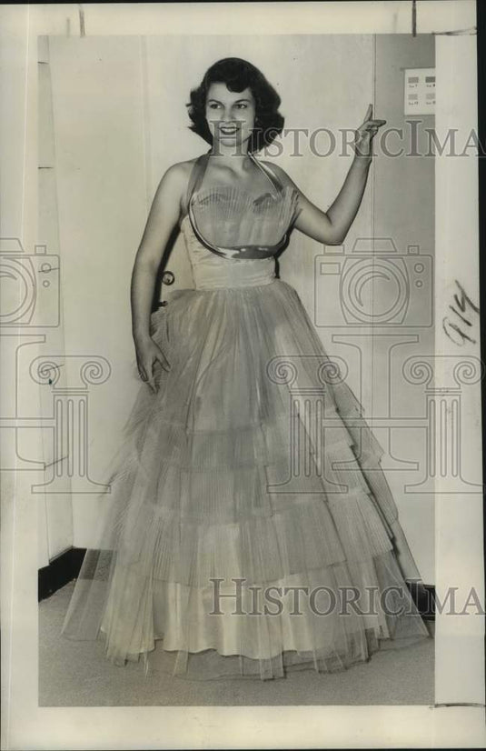 1951 Press Photo University of Alabama - Jackie Robbert in Evening Dress