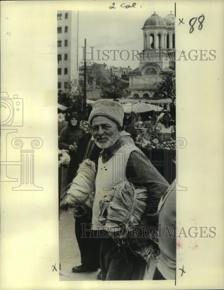 Load image into Gallery viewer, 1963 Press Photo Peasants at Colorful Marketplace in Bucharest, Rumania
