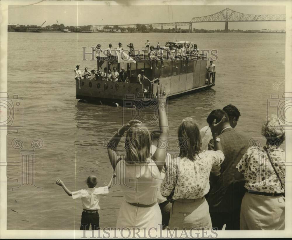 1966 Press Photo Rosebud Hobson, Platform on 52 Oil Drums, Floats to New Orleans