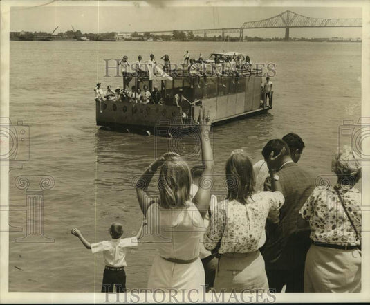 1966 Press Photo Rosebud Hobson, Platform on 52 Oil Drums, Floats to New Orleans