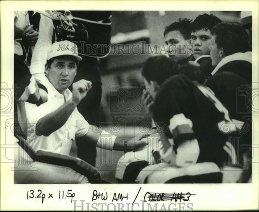 1989 Press Photo Mickey Roussell, Riverside Academy Football Coach & Players- Historic Images