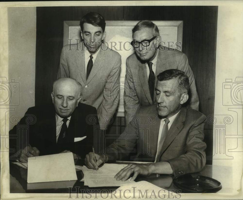Load image into Gallery viewer, 1969 Press Photo New Orleans - Louis Roussel Signs 99 Year Lease for Refinery
