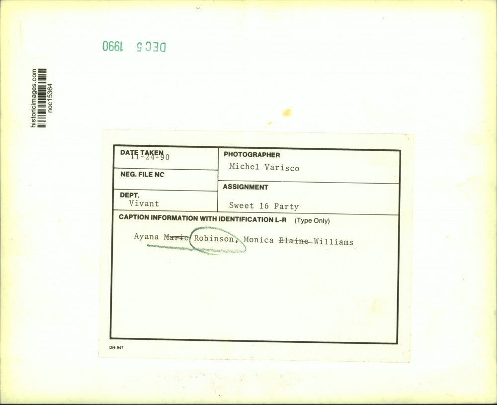 1990 Press Photo Ayana Robinson & Monica Williams, Sweet Sixteen Party