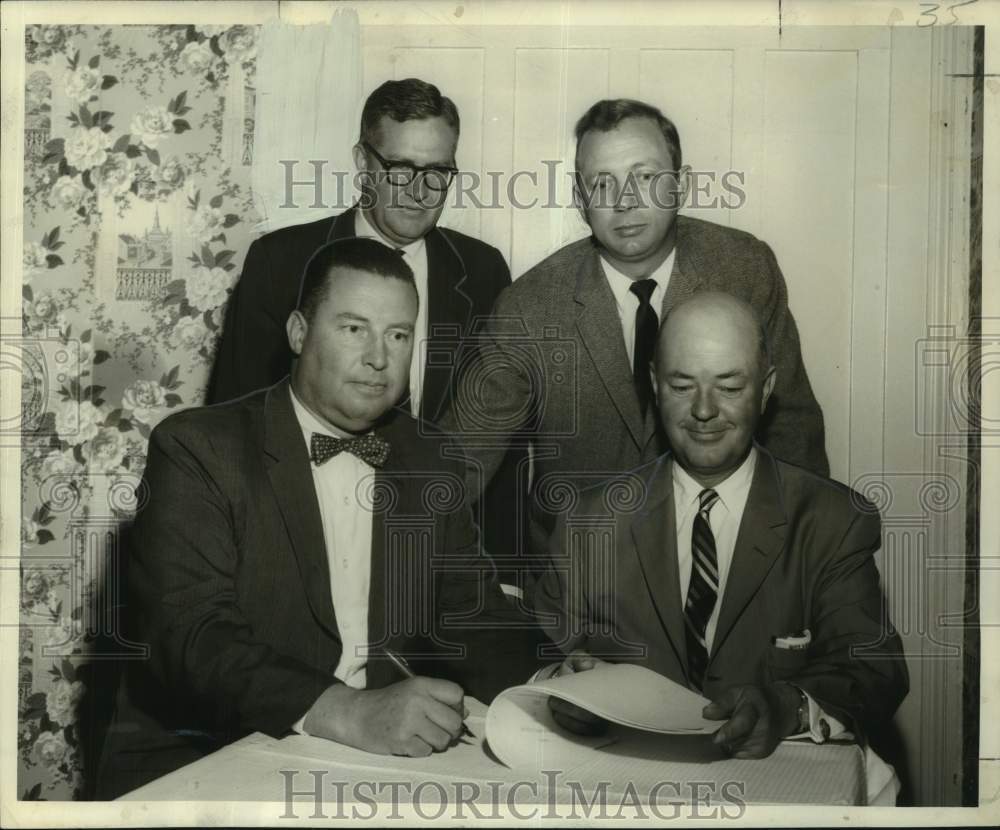 1958 Press Photo Attendees Signing Contract for Timberland Country Club Land