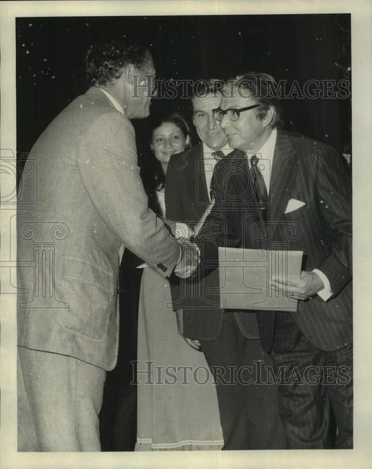 1974 Press Photo El Salvador Trade Exhibit - Guillermo Quehl and Peter Beer