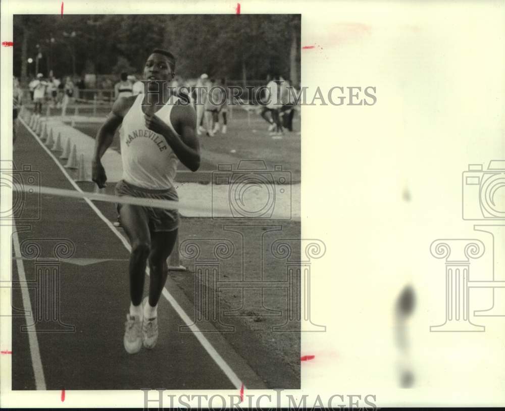 1990 Press Photo Darren Steel - First in St. Tammany Parish 800 Meter Run- Historic Images