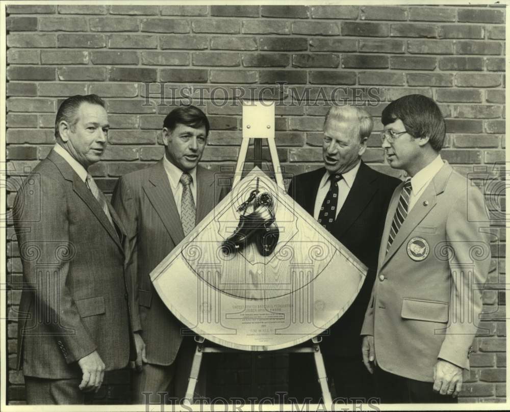 1980 Press Photo Schaff Brothers Construction Receives Golden Spikers Award- Historic Images