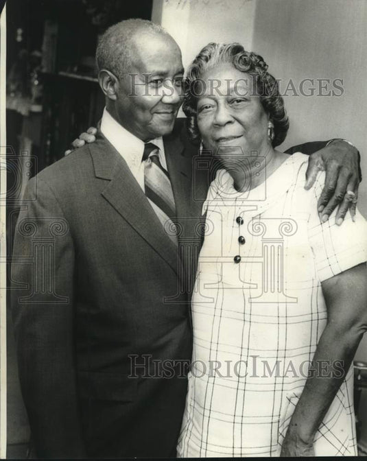 1976 Press Photo Mr. & Mrs. Sidney L. Robertson Celebrate 50th Anniversary