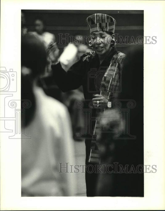 1994 Press Photo Althea Ridgely Leads Harris Middle School Choir's Amazing Grace