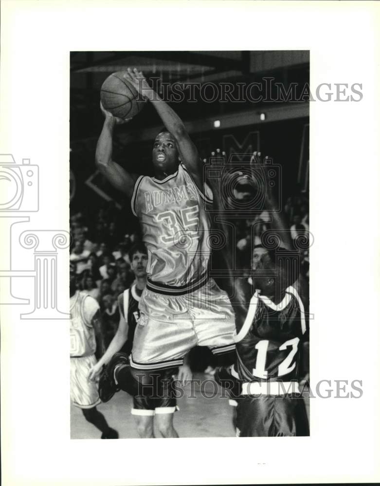 Press Photo Archbishop Rummel High School Basketball&#39;s JoJo Powell Shoots Ball- Historic Images