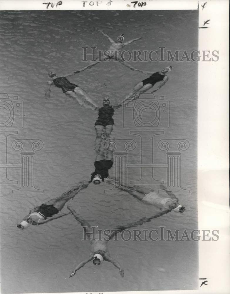 1960 Press Photo New Orleans Water Ballet Team, the Royettes, in pool- Historic Images