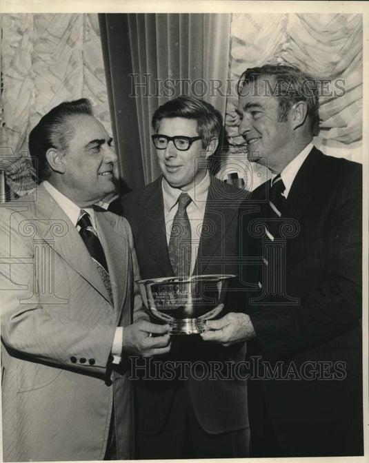 1974 Press Photo Jimmy Fitzmorris receives Beltel Award from Ralph Rugan Jr.
