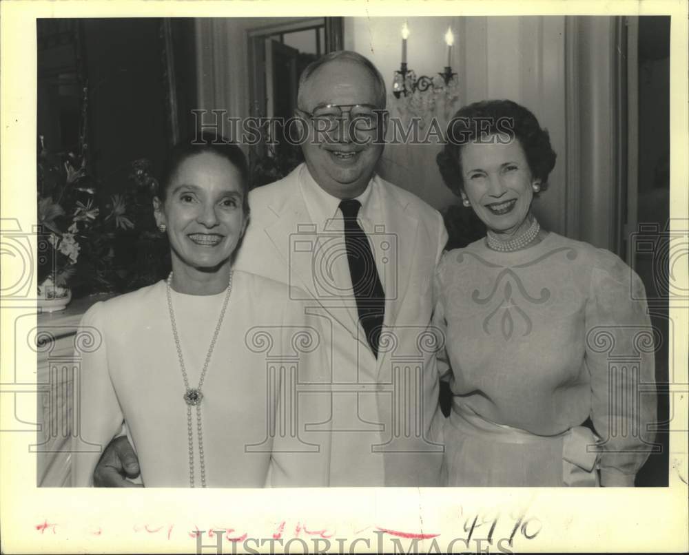 1990 Press Photo Mary Jane and Darwin Fenner and Jane Riess at Orleans Club