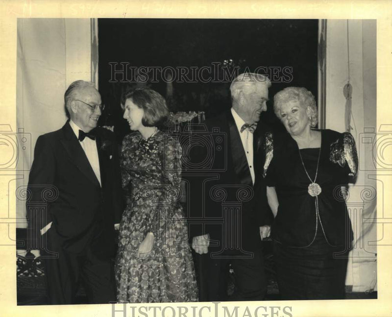 Load image into Gallery viewer, 1993 Press Photo Gilbert and Brenda Vorhoff with Ralph and Pat Rugan at Event
